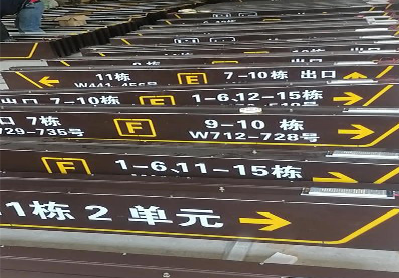 佳县广告标识中，常见的几种安装方式。