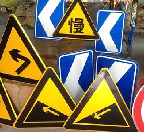 佳县标识标牌中颜色的确定是很重要的。